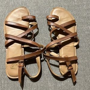 Tan crossed strap sandals, barely worn